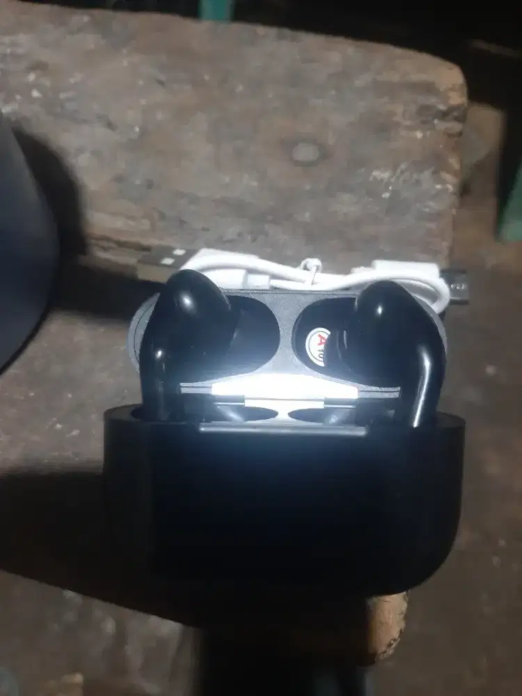 Tws (earphone bluetooth