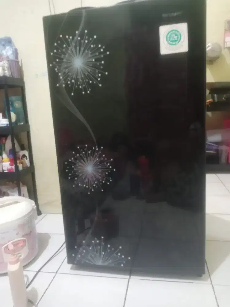 Kulkas merk SHARP type SJ-X 165   kondisi bagus