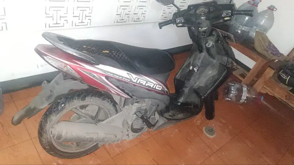 Vario karbu merah hitam