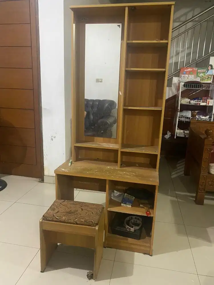 Lemari / Meja Rias