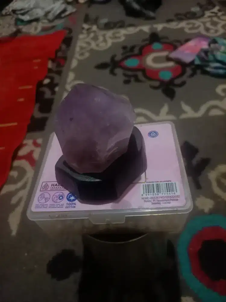 Hiasan dari batu kecubung