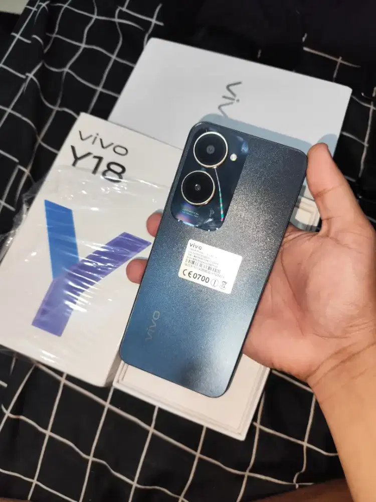 Vivo y18 ram 8/256 Masi baru
