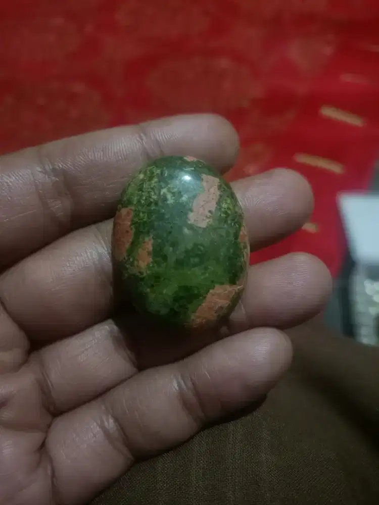 Liontin batu unakite