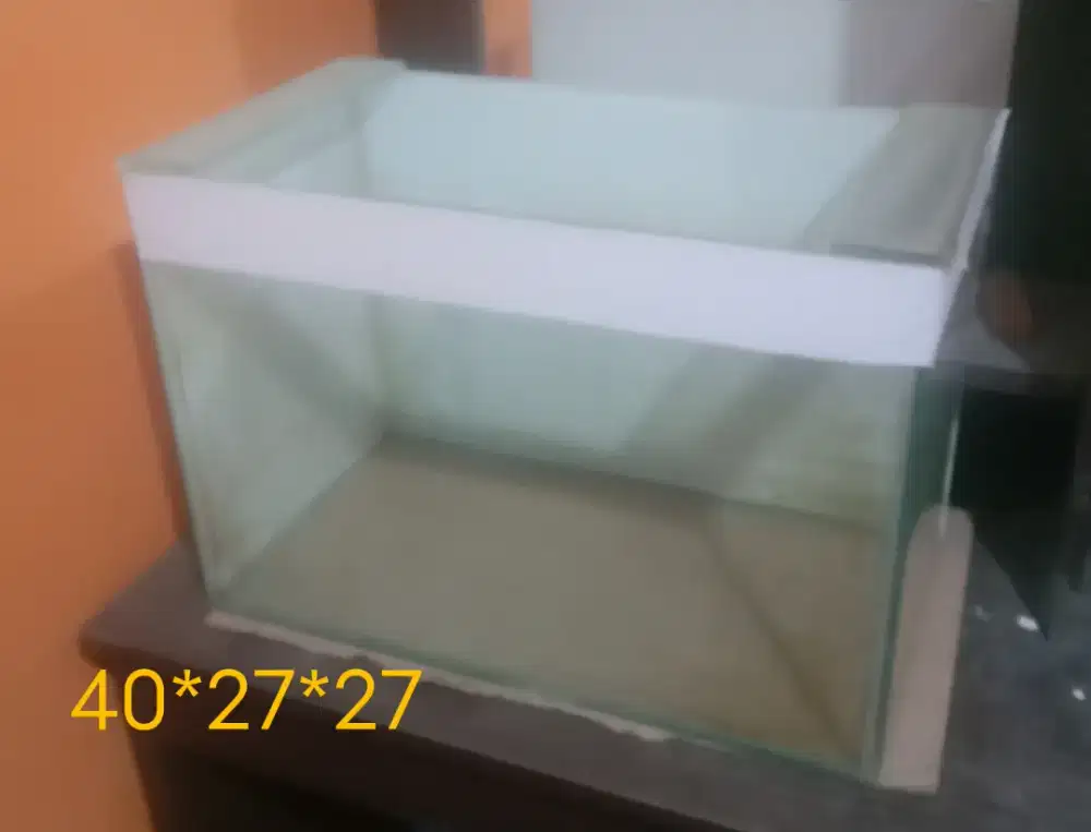 Tank second UK 40x27.