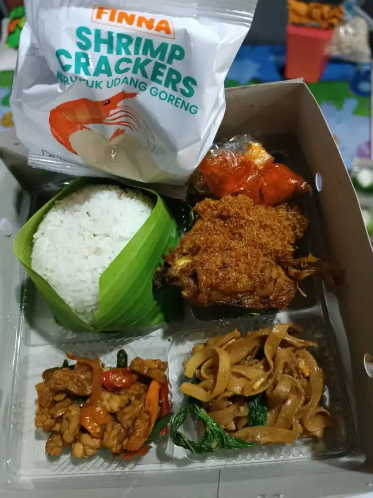 NASI BOX AYAM GORENG LAOS