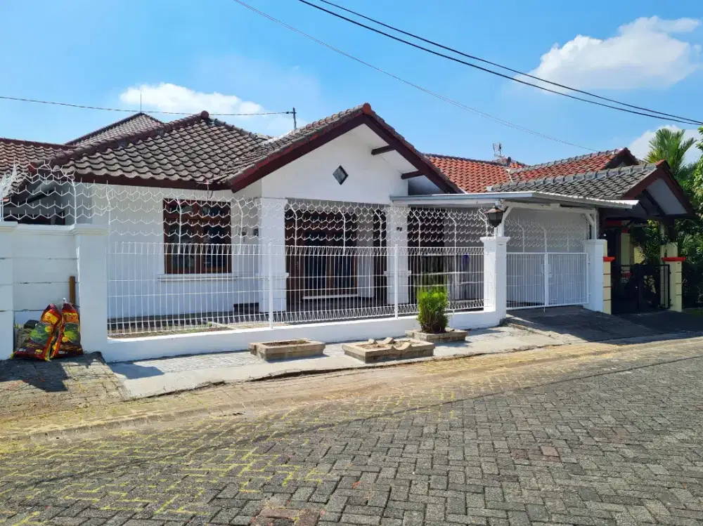 Rumah Murah Luas 264 m2 di Perumahan Araya Blok Depan