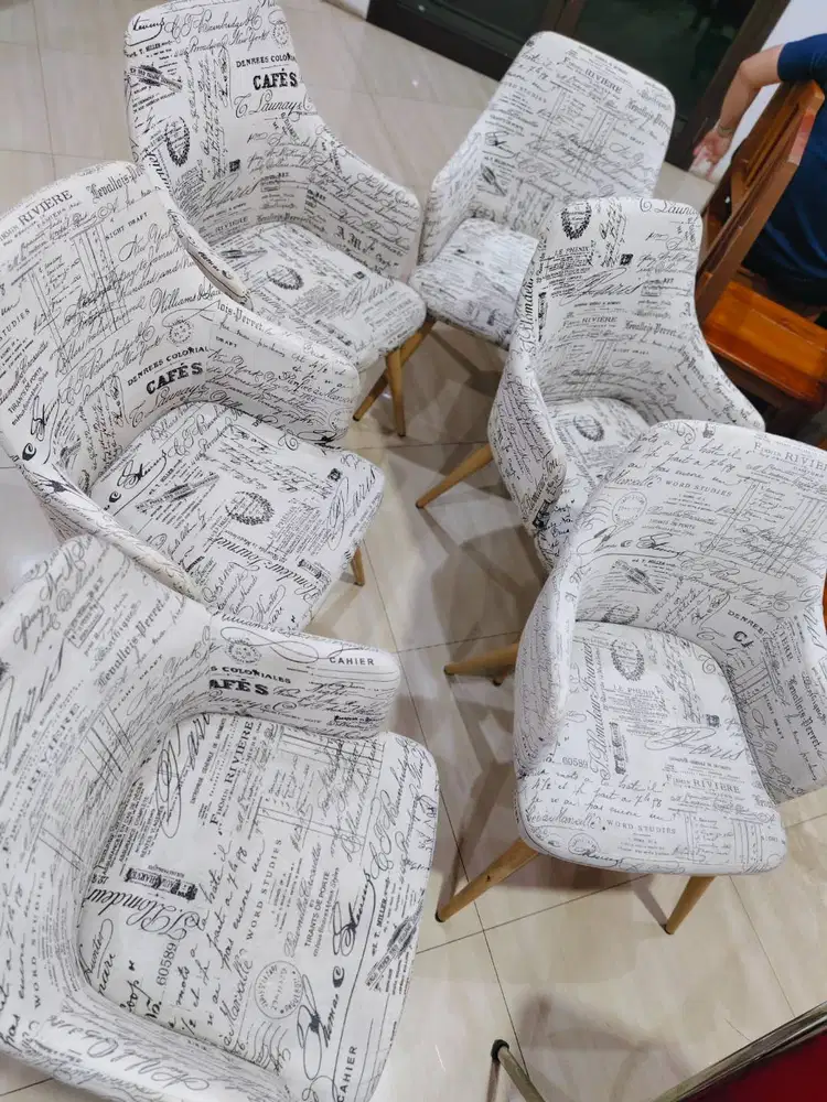 Kursi makan bahan fabric