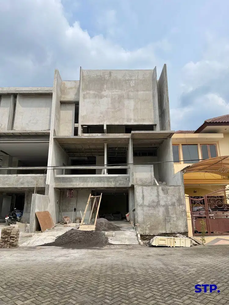 Rumah Baru Premium 3 lantai di Manyar Kertoadi Lebar 9