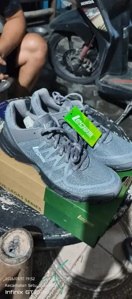 Sepatu league Legas Abu abu tua
