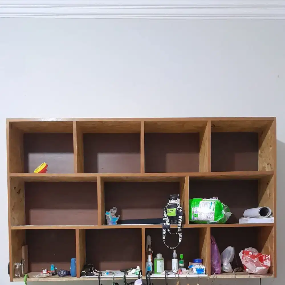 Lemari / rak kayu serba guna. 3 susun. Bisa utk helm dll. Msh bagus