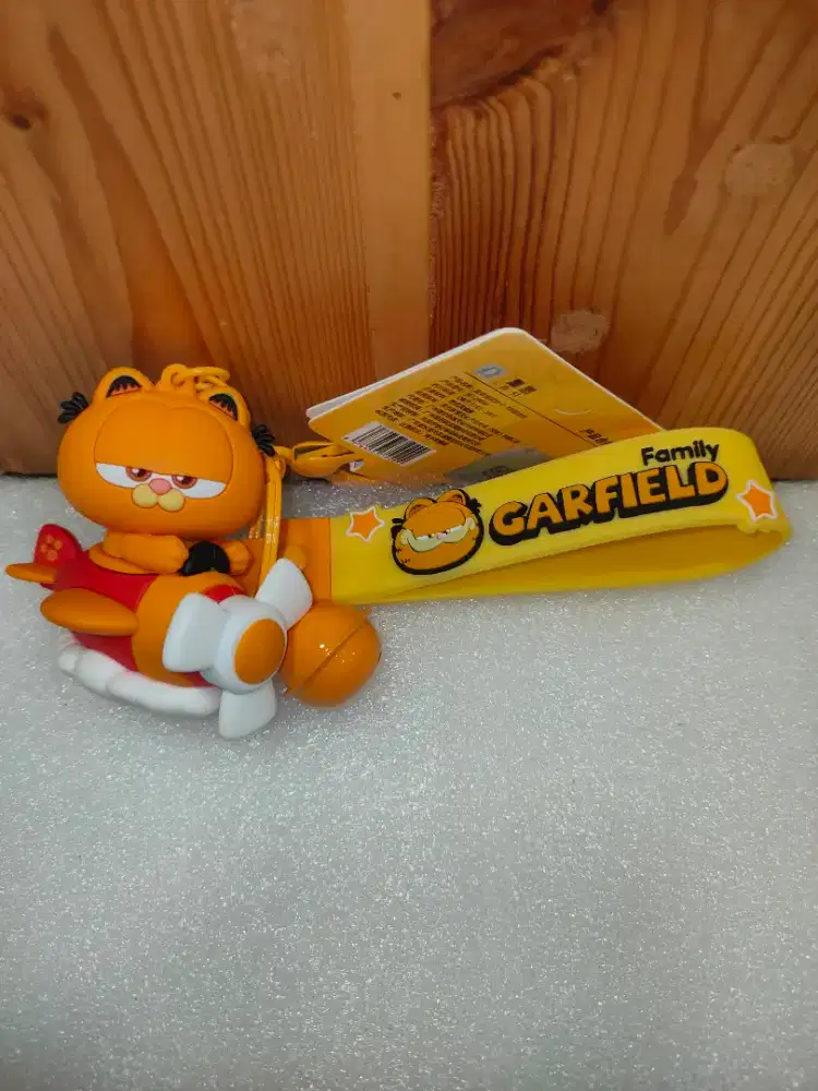 Garfield Family Plane Keychain
Gantungan kunci, tas & Hp