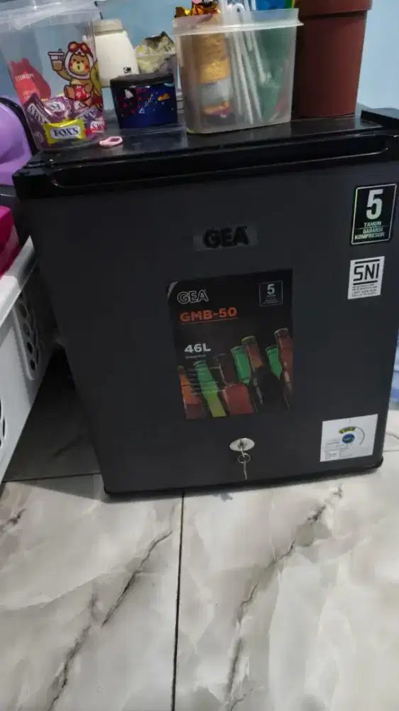 Kulkas mini gea gmn 50 baru 2 bulan