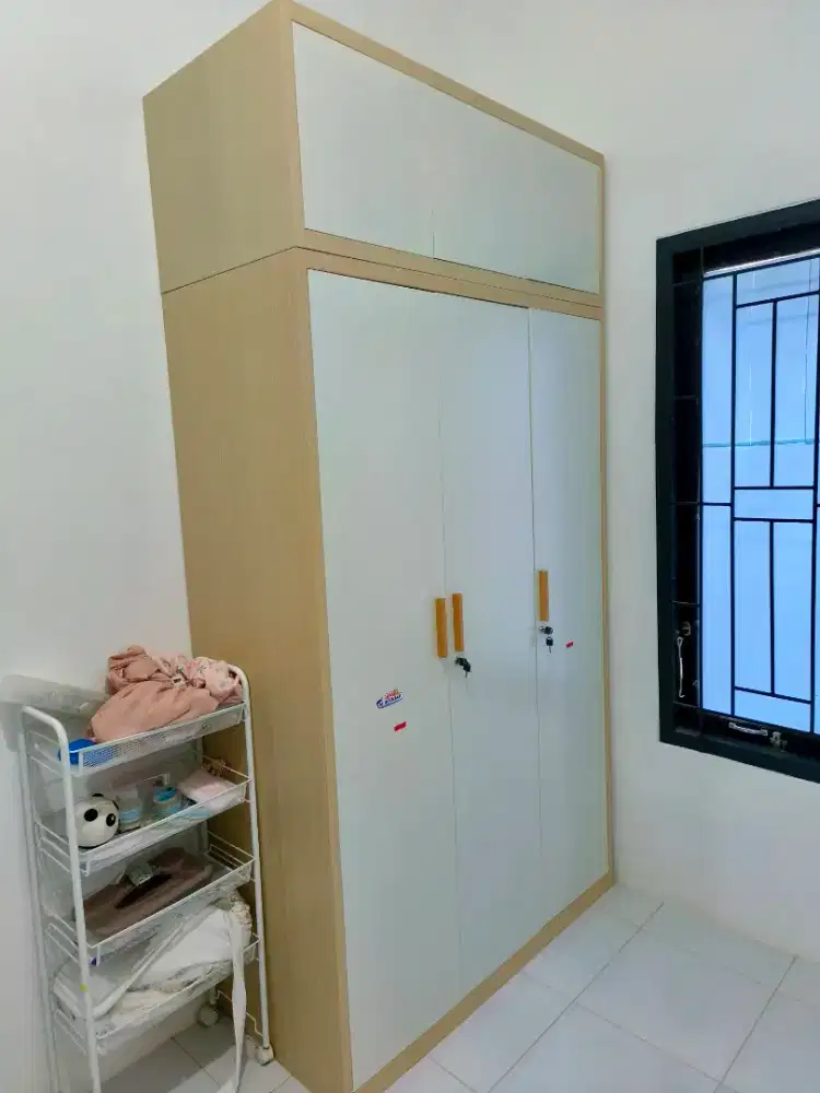 JUAL RUGI Lemari Informa Lexy 3 Pintu + Upper - BARU PAKAI 2 BULAN