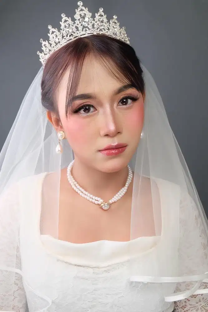 Makeup artis (MUA)