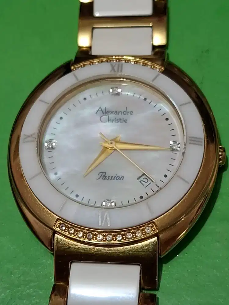 Jam AC warna putih kondisi bagus