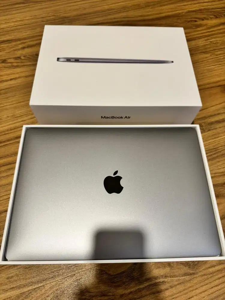 MacBook Air 13 inci M1 8GB SSD 256GB Warna Space Grey