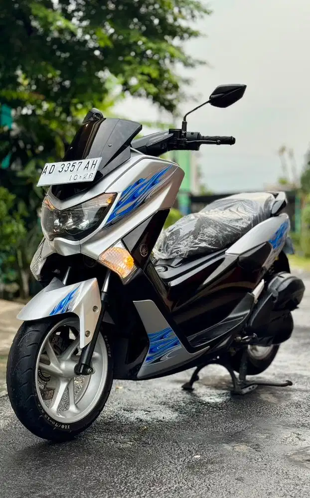 Yamaha NMAX 155 VVA LUNAR GREY plat AD