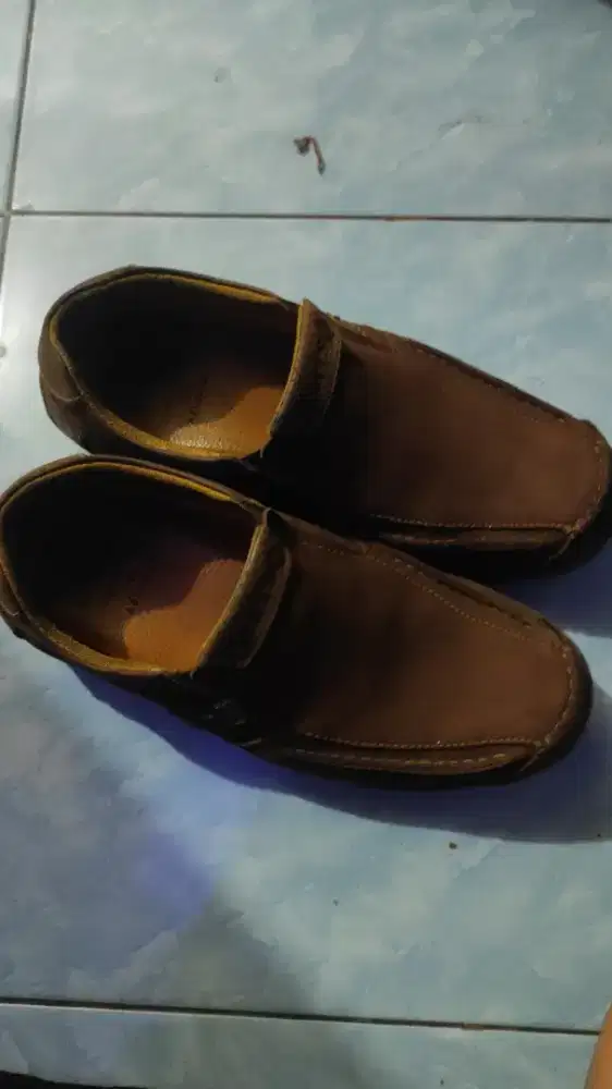 Sepatu kulit merk gats