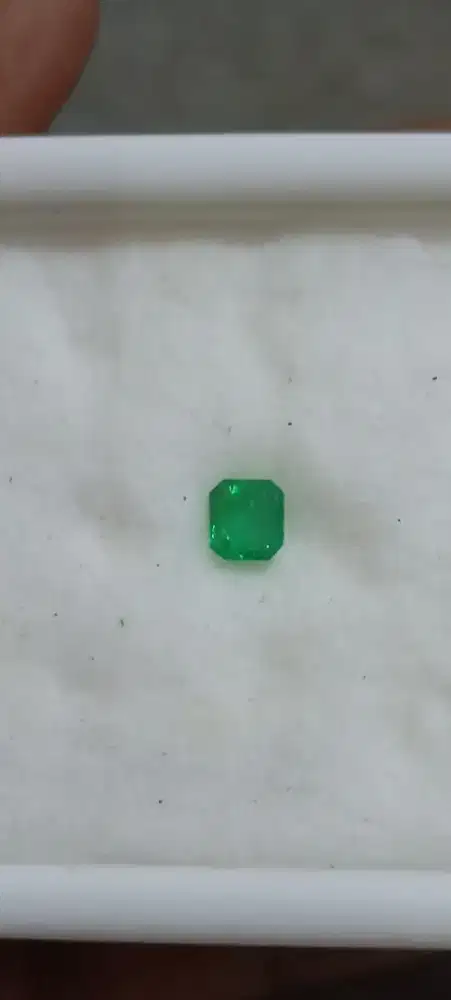 Colombian Emerald Vivid Green Minor