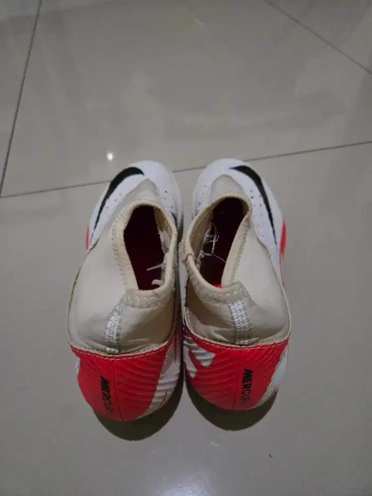 sepatu bola nike