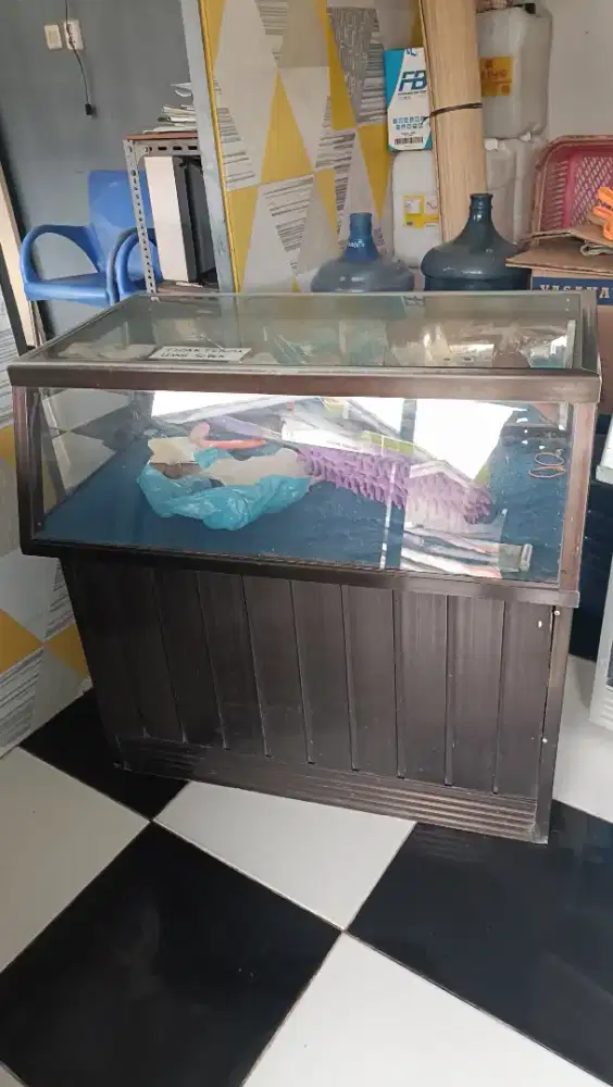 Dijual etalase ponsel