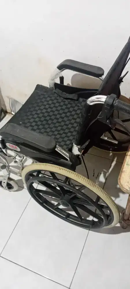 Kursi roda merek gea