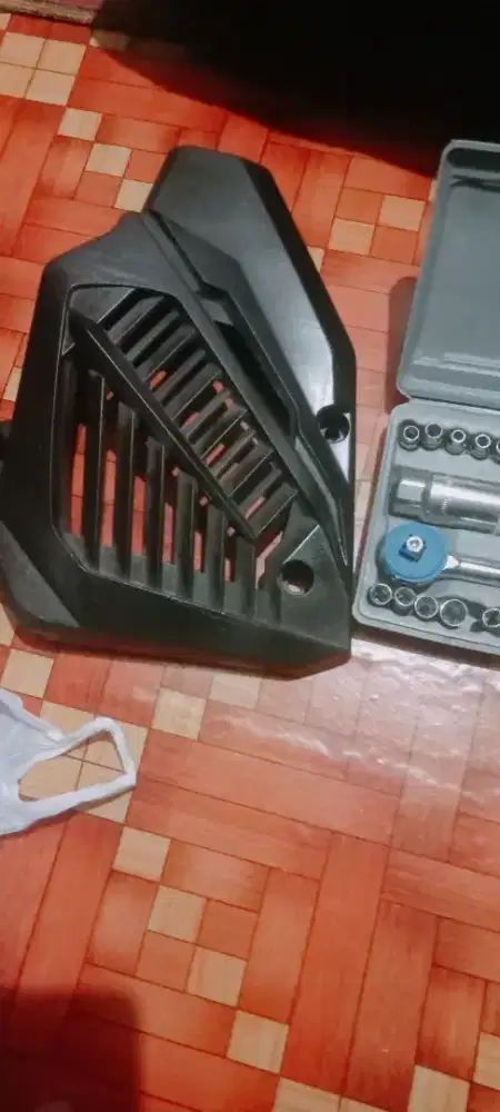 cover radiator sama kunci shock