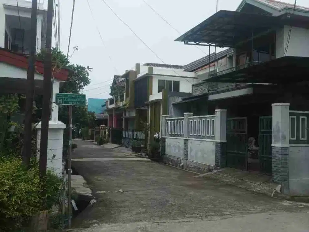 Rumah 2 lantai harga ekonomis di Bintara indah Bekasi Barat