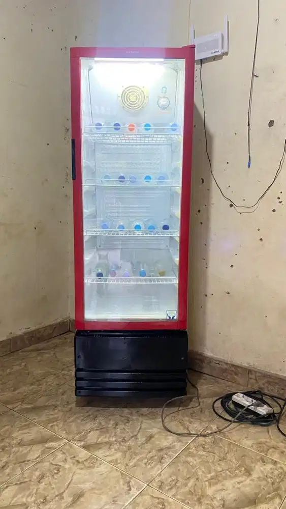 Showcase sanken tinggi 4 rak