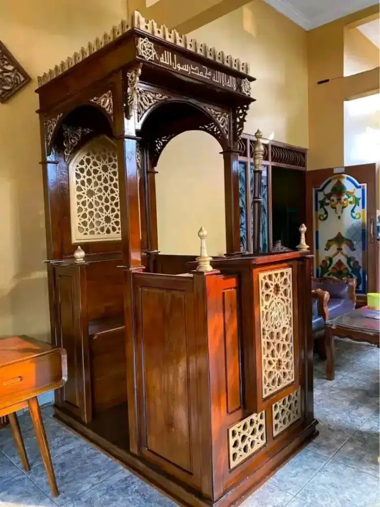 Mimbar masjid bahan kayu jati