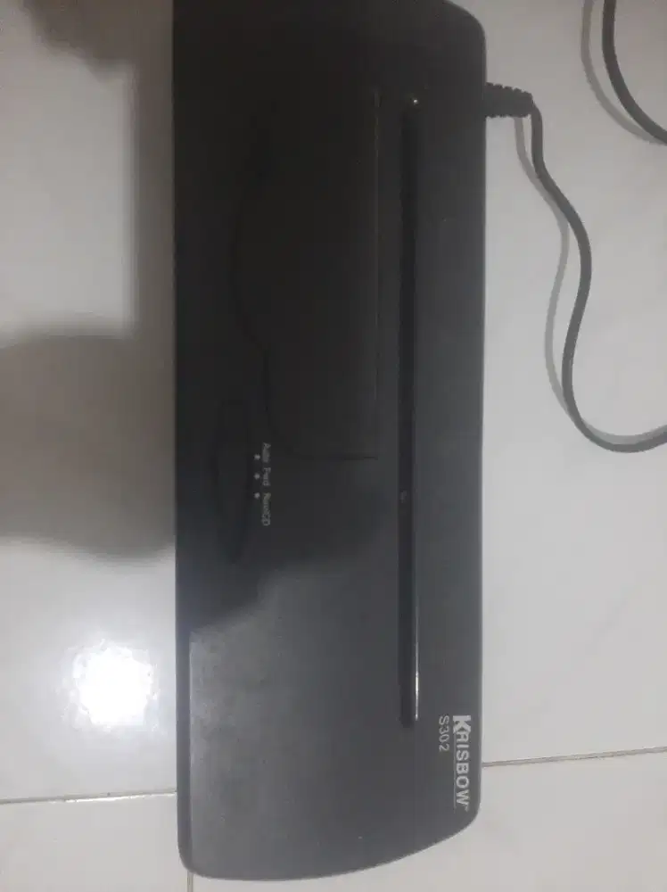 Alat penghancur kertas rev/CD merk kribow S302