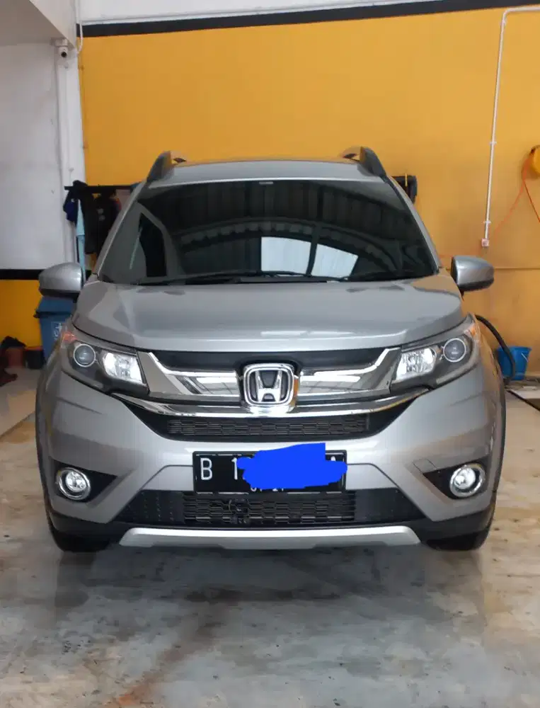 Honda BRV Type E -MT 2017, km rendah Silver