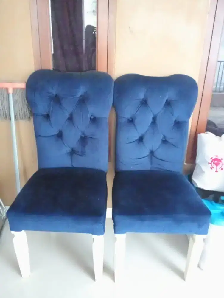 2 kursi kain beludru modern