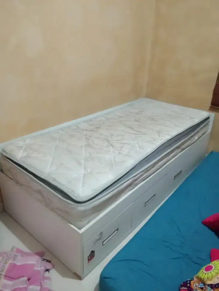 Tempat tidur ada laci 3 + spring bed