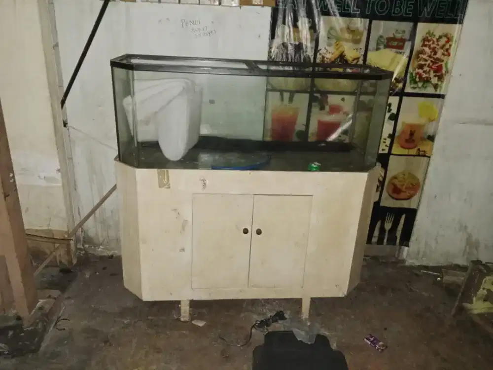 Di jual aquarium+kabinet