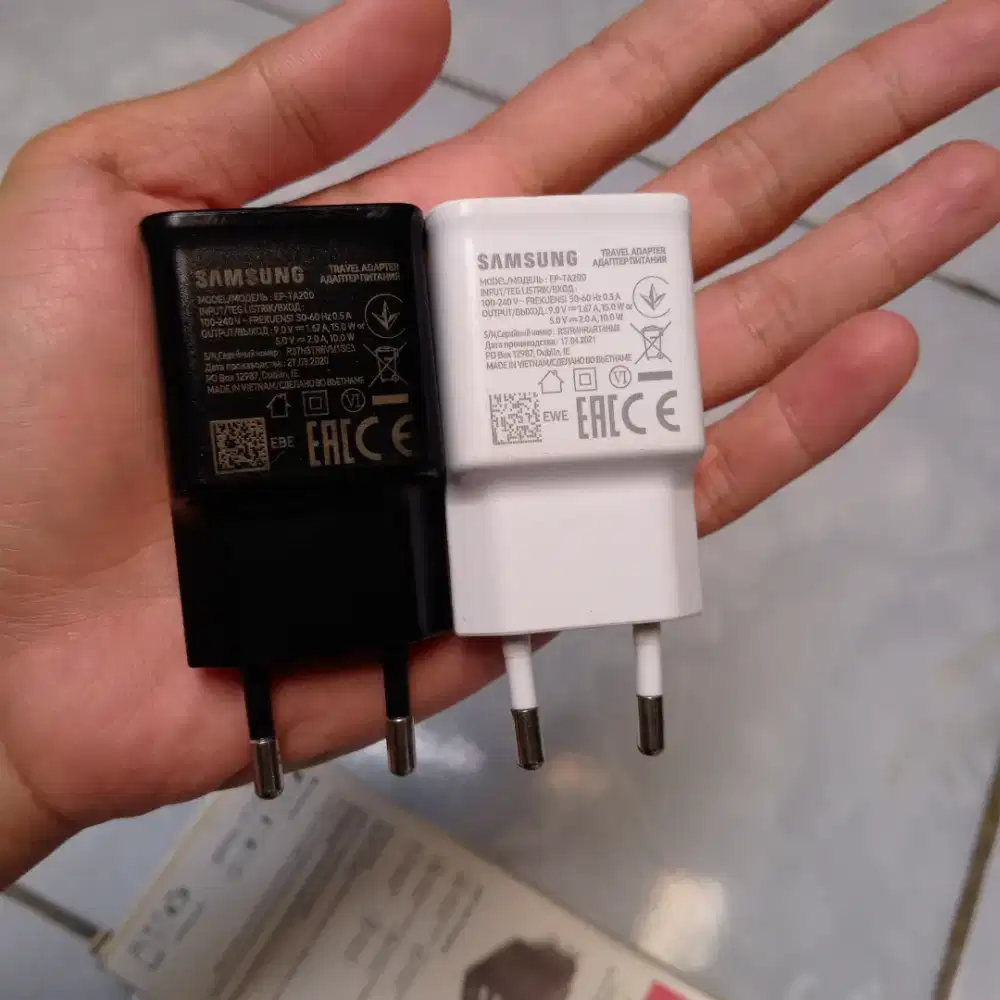 Cuma 50 rebu dapat 2 Charger Samsung 15 watt