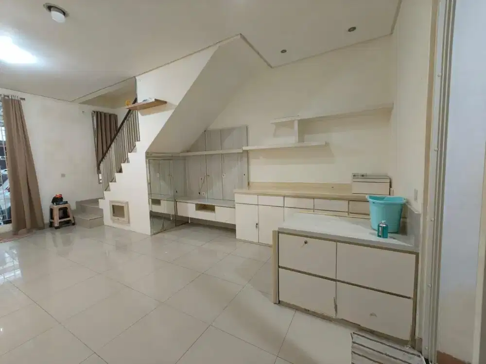 Disewa Rumah 2 Lantai Siap Huni Semi Furnished Green Lake City Duri Kosambi Jakarta Barat