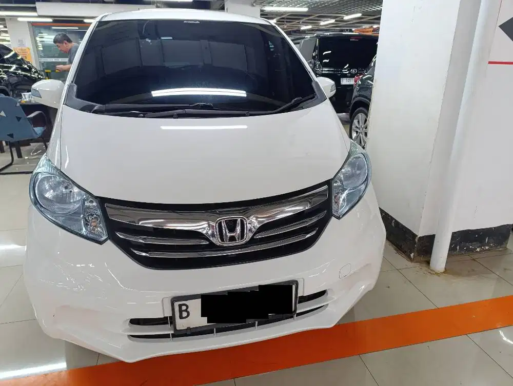 KM 74rb  Honda Freed SD 1.5 AT Tahun 2014/2015