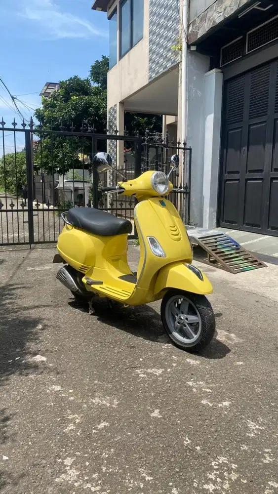 Vespa LX 150 3V 2013 kuning favorite