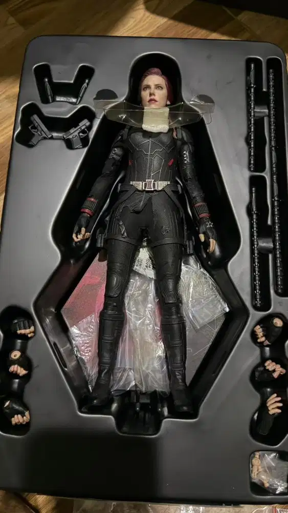 WTS hot toys black widow