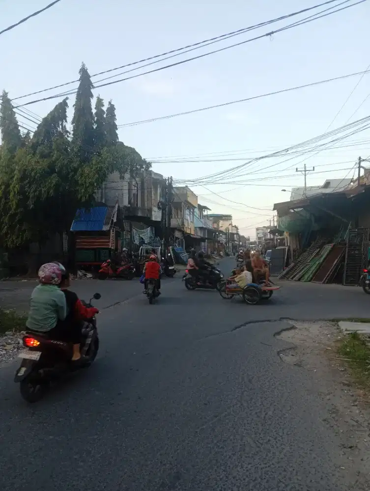 Lahan usaha kios2 produktiv dan rumah kos lokasi sangat strategis
