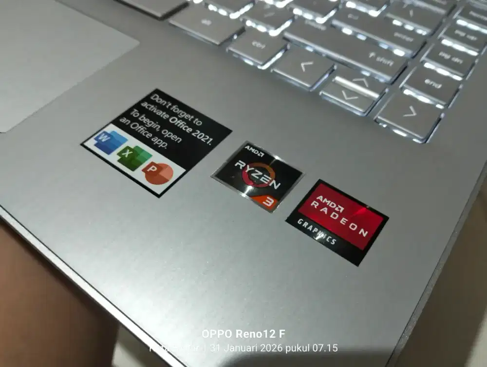 Dijual laptop Hp 14s AMD RYZEN 3-3250U Ram 8GB SSD 256GB BacklaitMulus