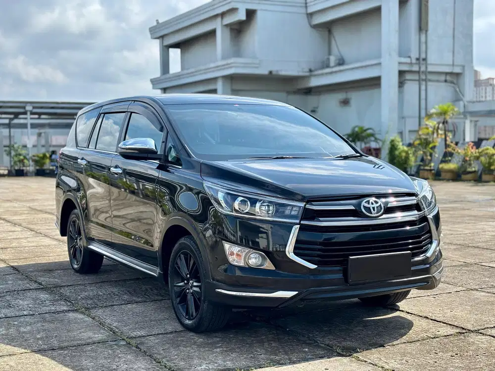 [LOW KM 26.000] INNOVA VENTURER AT DIESEL 2020 HITAM ISTIMEWA TT 2021