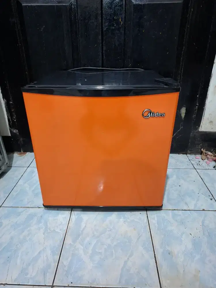 Kulkas mini midea