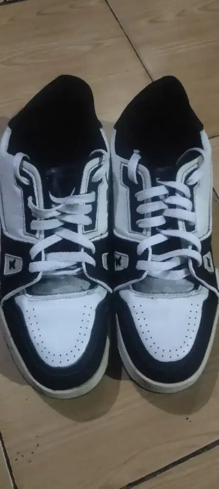 Sepatu Louis vuitton