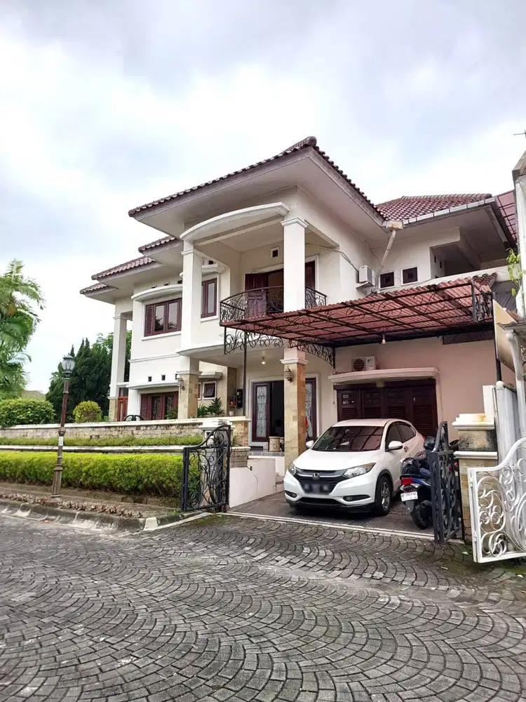 Rumah Hook Luas di Tirtasani Residence