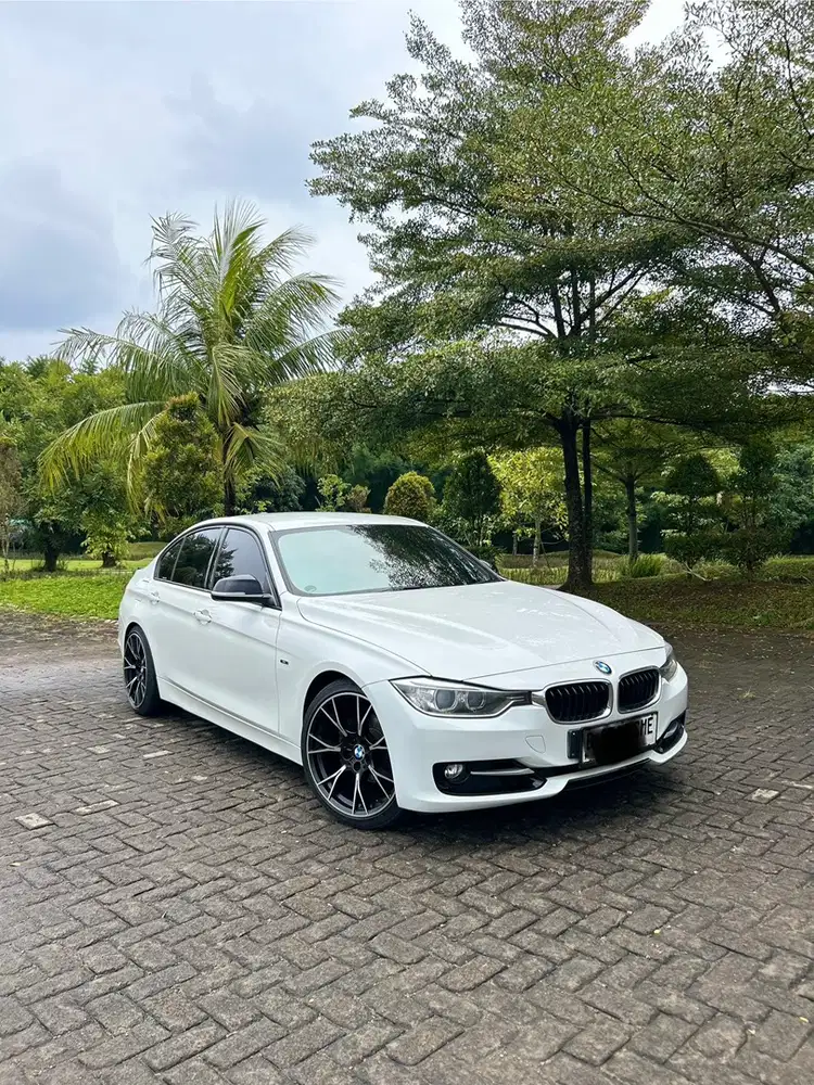 BMW 320i F30 Sport 2014
