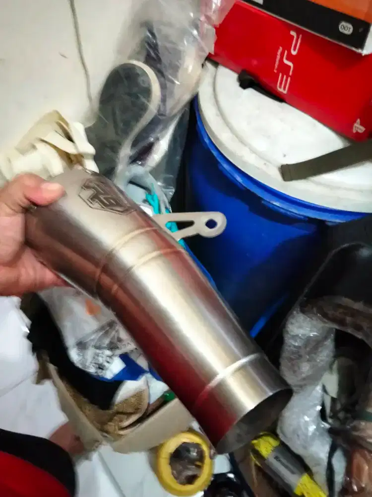 Kenalpot R9 original untuk CBR250RR