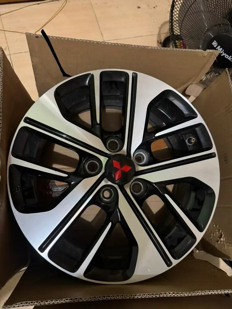 Jual Velg OEM Xpander Ultimate Ring 16 (Bekas)