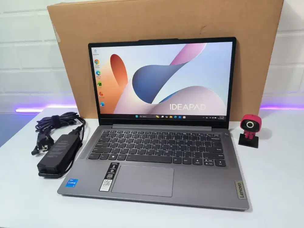 Lenovo IdeaPad Slim 3  Intel i5-12450H 16GB SSD 512GB 6bln garansi